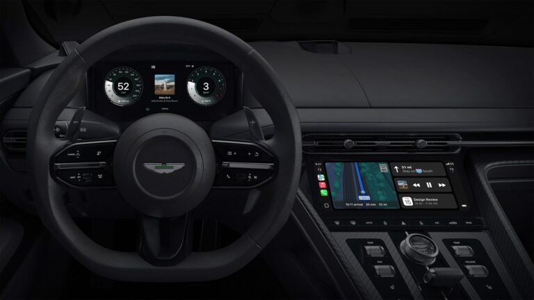 CarPlay Ultra integrado en la pantalla y cuadro de instrumentos de un coche